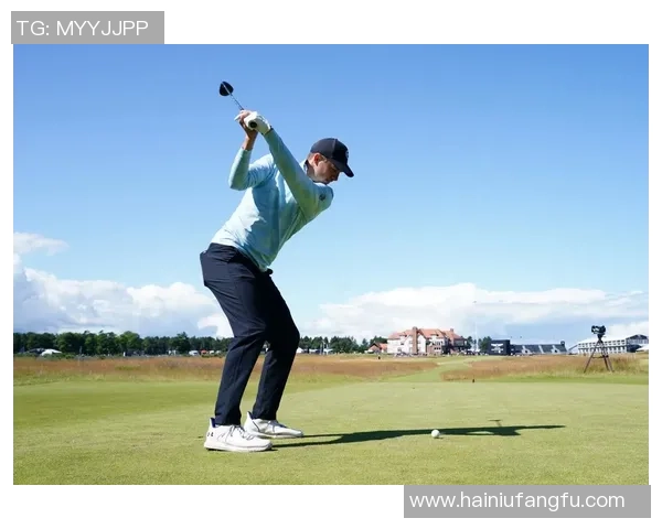 英国足球明星挥杆挑战高尔夫赛场展现运动魅力与风采