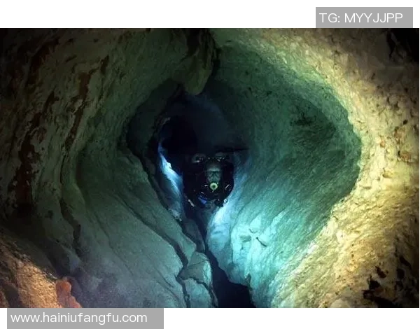 足球明星戴氧气面罩挑战极限运动展现不屈精神与拼搏意志